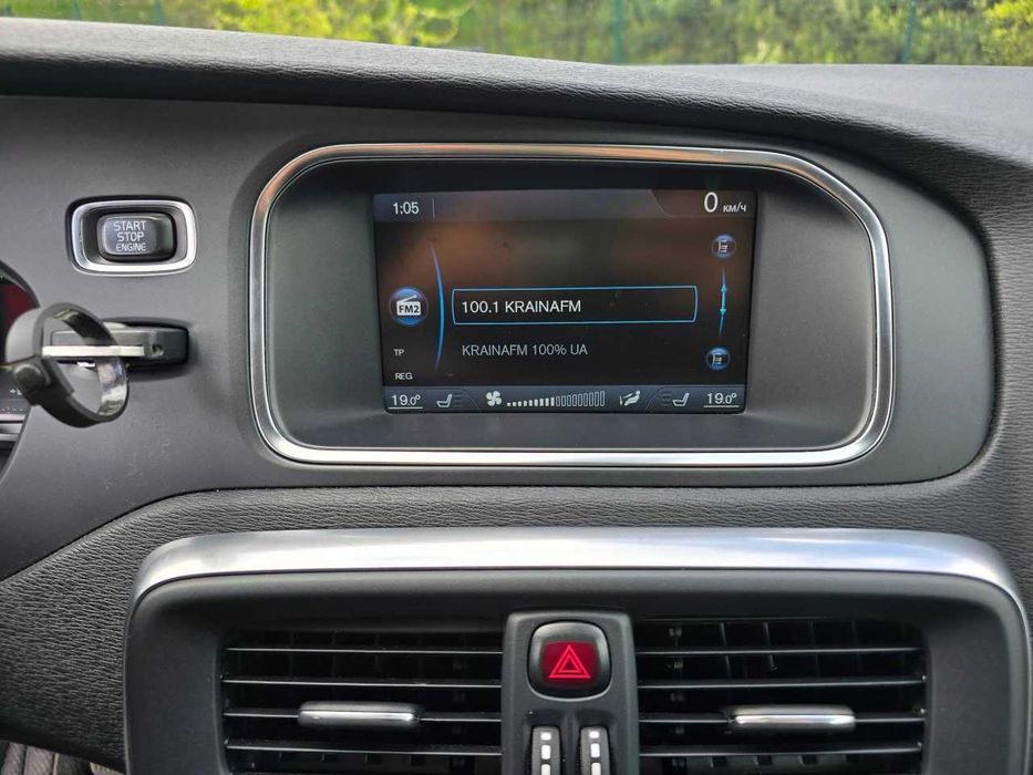 Продам  Volvo V40 2013. Можна в розстрочку, під викуп.
