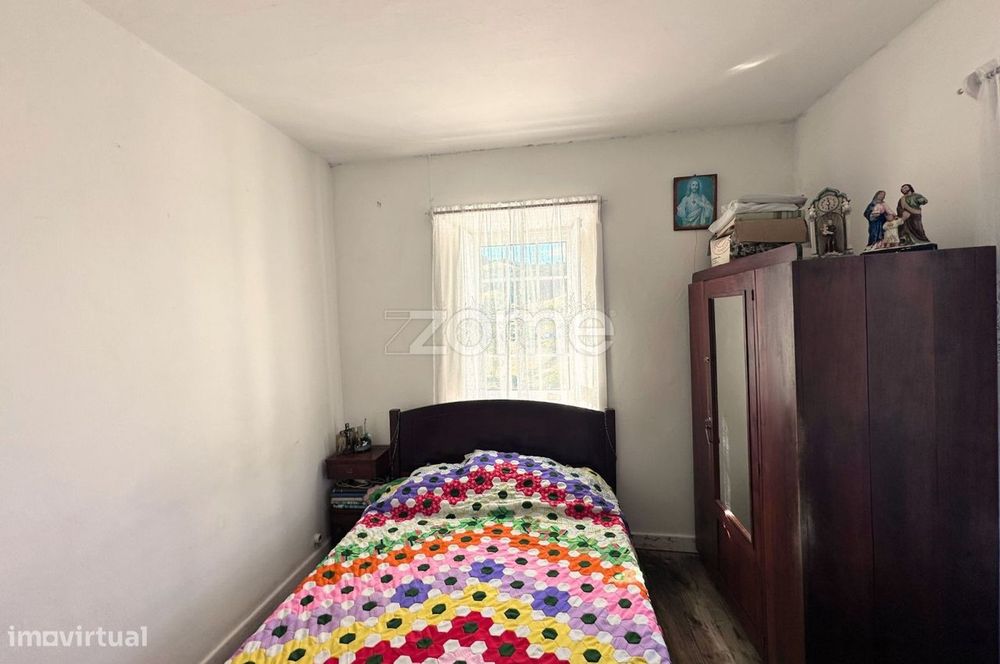 Moradia T2 típica mariense com terreno rústico e vista panorâmica