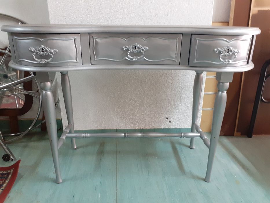 Consola antiga muito bonita