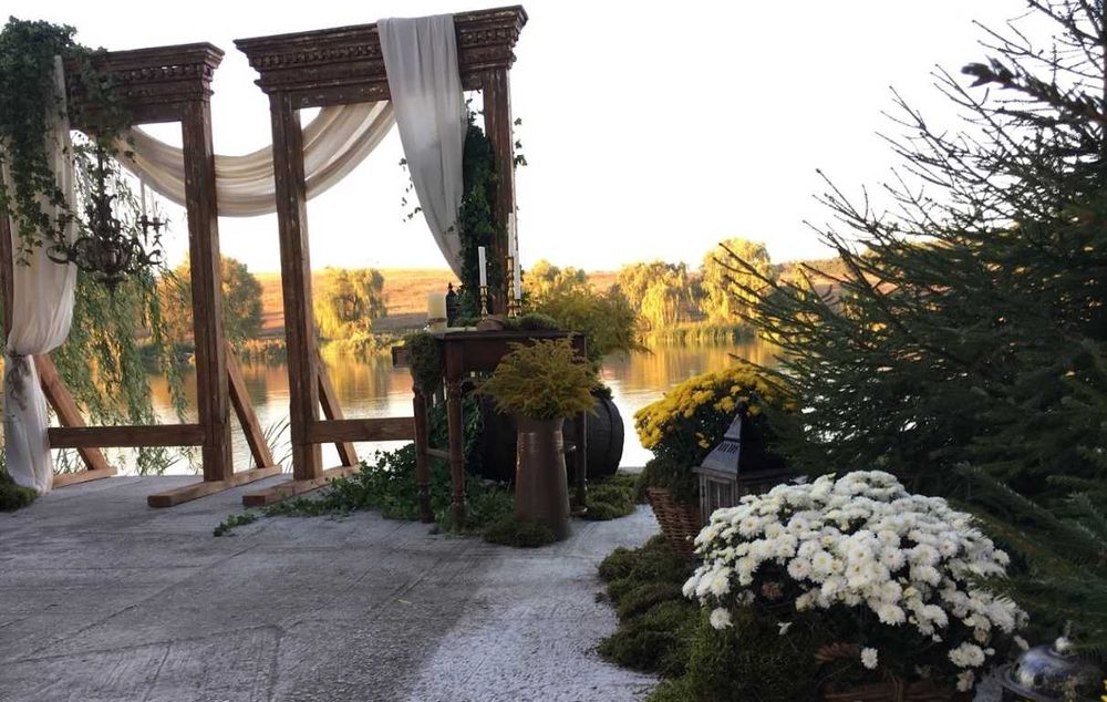 Дом 950кв. ,VIP уровня,на берегу озера, 7 спален.Бассейн с подогревом.