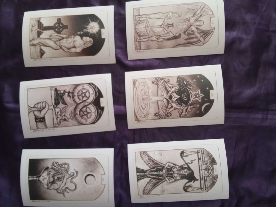 Tarô Carbônico (livro e 22 cartas) - Adriano Camargo Monteiro