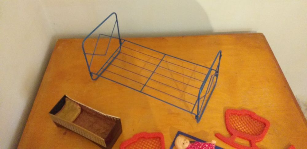 Дитячі кукли, пупси, ліжечка, меблі часів СРСР.