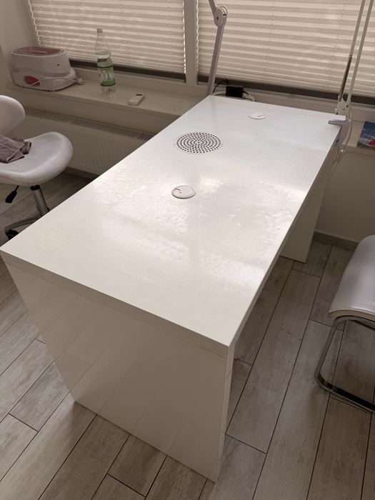 Biurko kosmetyczne do manicure