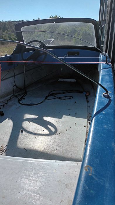 Barco com reboque à venda