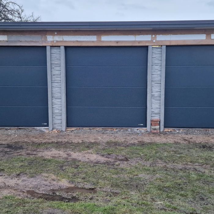 Brama segmentowa 60mm FAKRO ELITE 4000x2250 Antracyt (RAL7016)