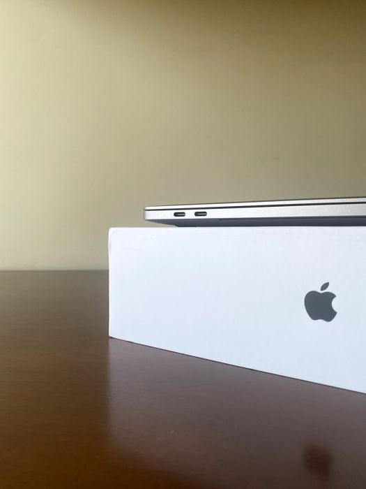 MacBook Pro 15" - COMO NOVO