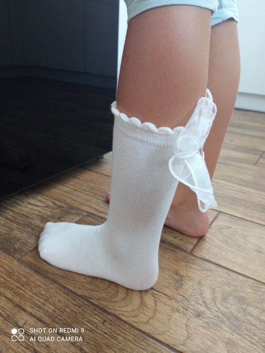 Skarpetki białe dla dziewczynki.