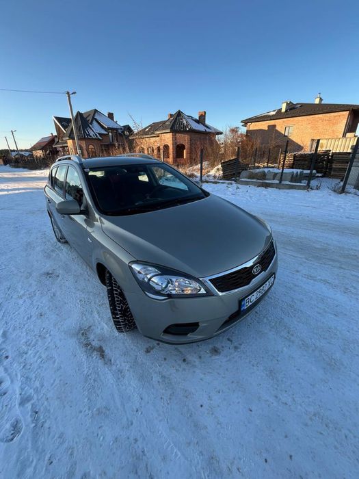 Легковий автомобіль Кіа Сід в кузові універсал