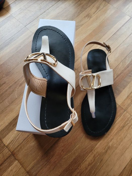 Sandały damskie beżowe rozmiar.38 płaski obcas