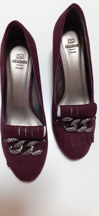 Sapatos Elegantes de Camurça c/ aplique de brilhantes