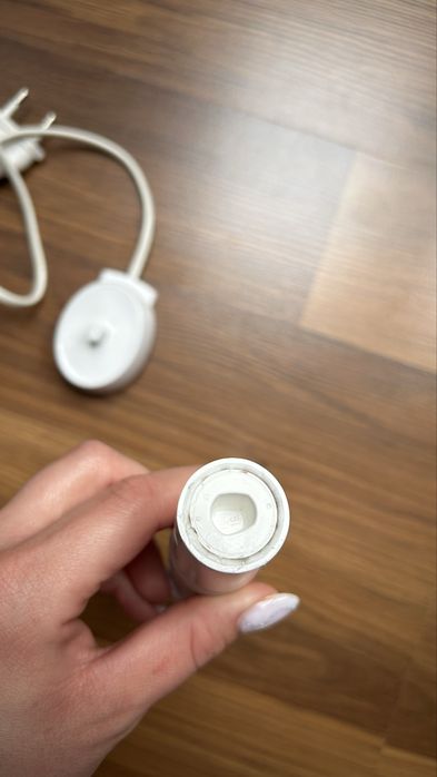 Szczoteczka elektryczna + ładowarka Braun Oral-B