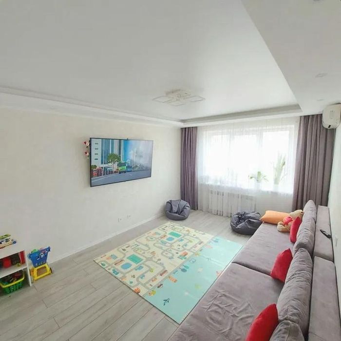 Продам 3-комн квартиру в районе Семафорная ул.