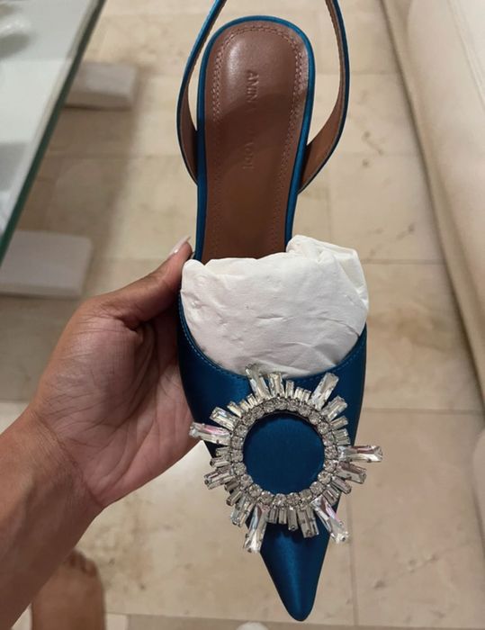 Sapatos altos amina muaddi azul