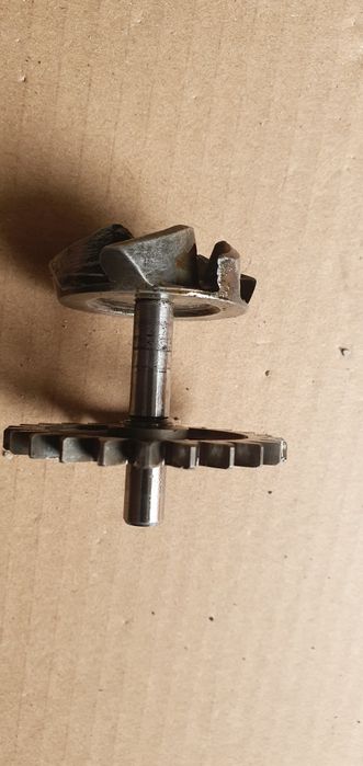 Wałek pompy wody Wirnik Suzuki RMz 250 rok 04-09 kxf 250 części