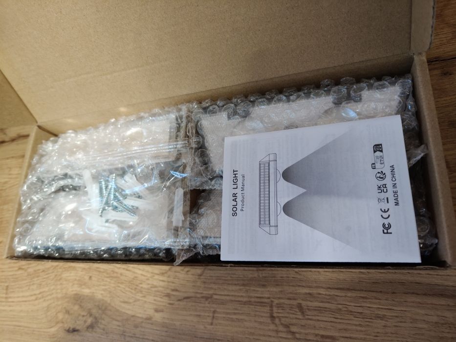 Zestaw 4 lampki solarne LED na płot ścianę ciepłe i zimne światło