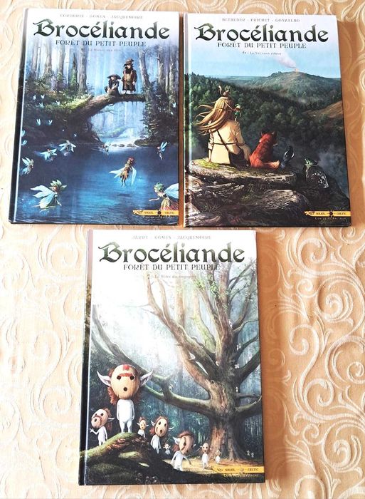 Livros BD - Jarry, Peru e outros & vários desenhadores - BROCÉLIANDE, FÔRET DU PETIT PEUBLE (edição em francês) - Completa 7 volumes, como novos
