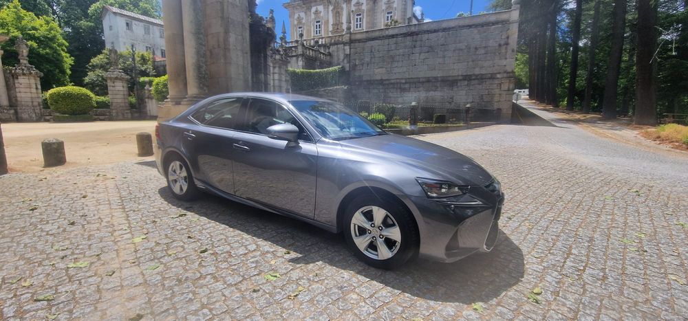 LEXUS IS 300h – O Carro dos Seus Sonhos