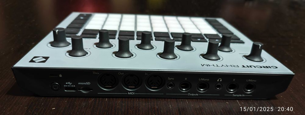 Novation Circuit Rythm em estado imaculado