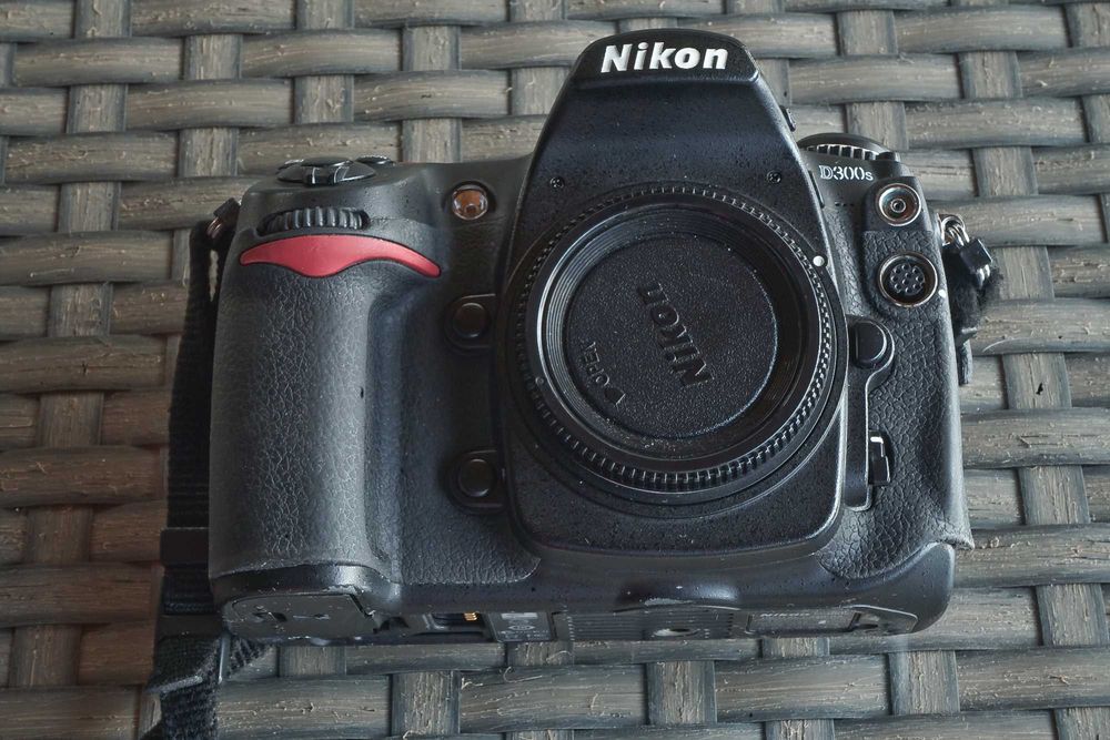 Vendo Nikon D300s com 78154 disparos - NOVO PREÇO: 200 eur