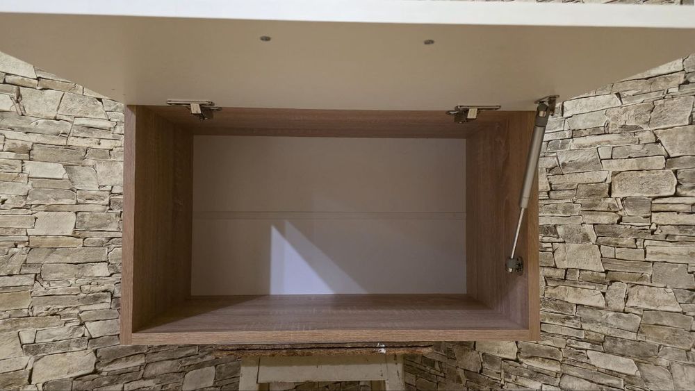 Кухня нова, кухонний шкафчик