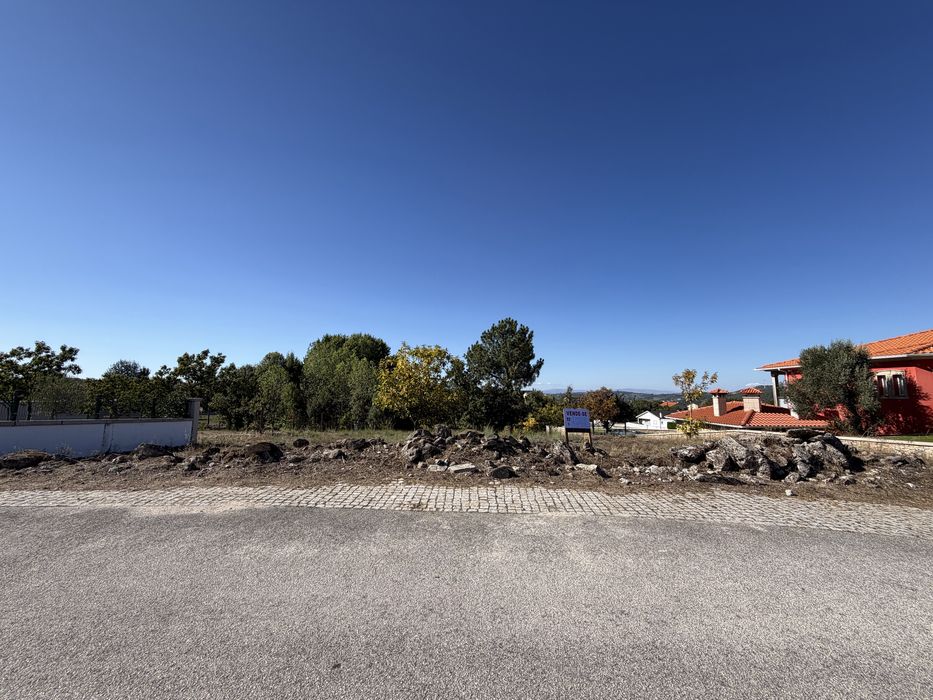 Terreno em solo urbano de 1250m2 com viabilidade construtica em Sever, Moimenta da Beira