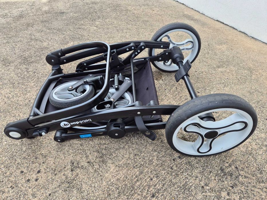 Carrinho de bebé Bebédue Up! – leve, compacto, excelente estado