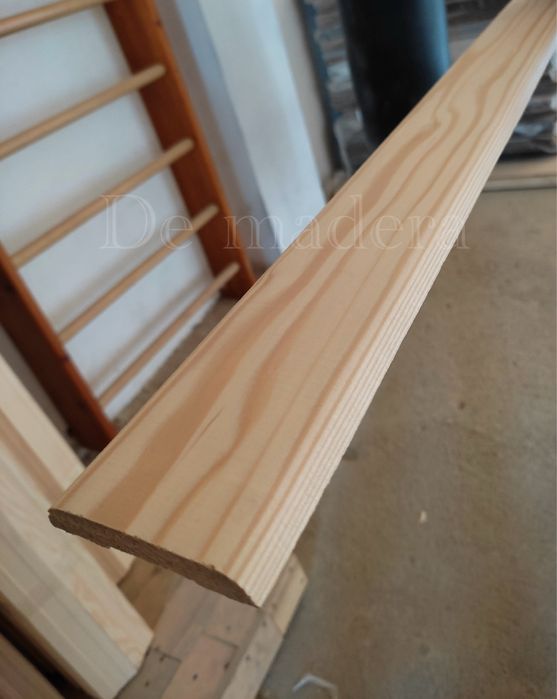 Кутник деревʼяний, плінтус