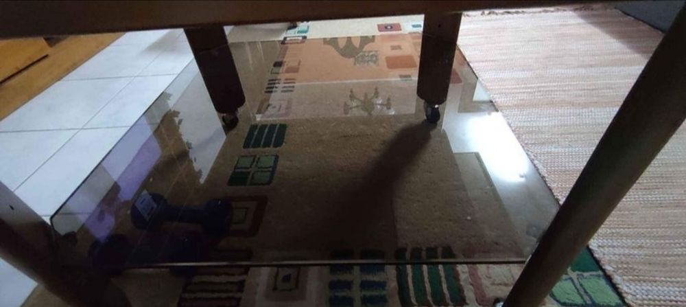 Mesa de madeira de apoio