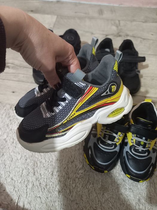 Продам кроссовки на мальчика