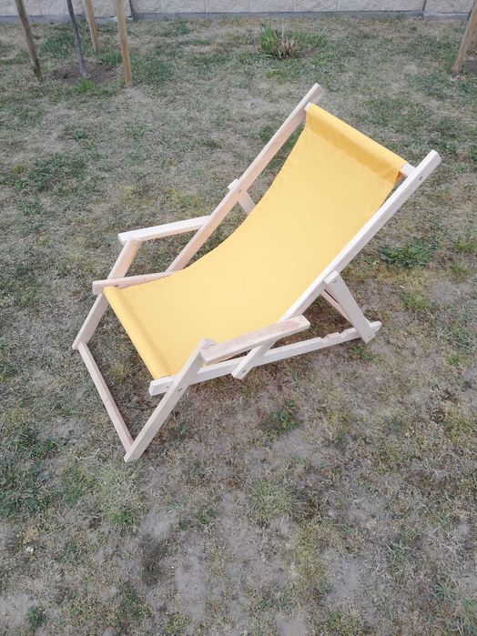 Leżak ogrodowy plażowy balkonowy drewniany z podłokietnikiem
