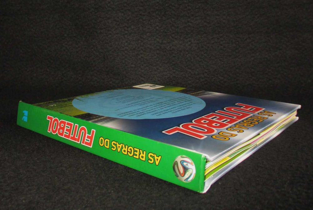 Livro As Regras do Futebol Edição Especial Mundial 2014 com pop‑up e páginas interativas