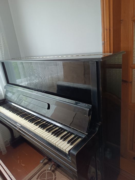 Продається фортепіано