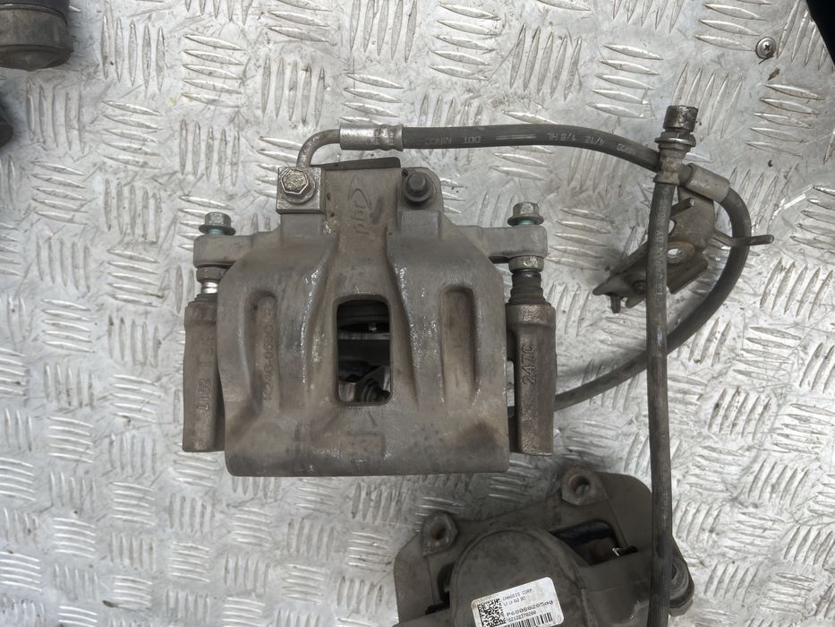 Суппорт Крайслер 300с chrysler 300c год 2015