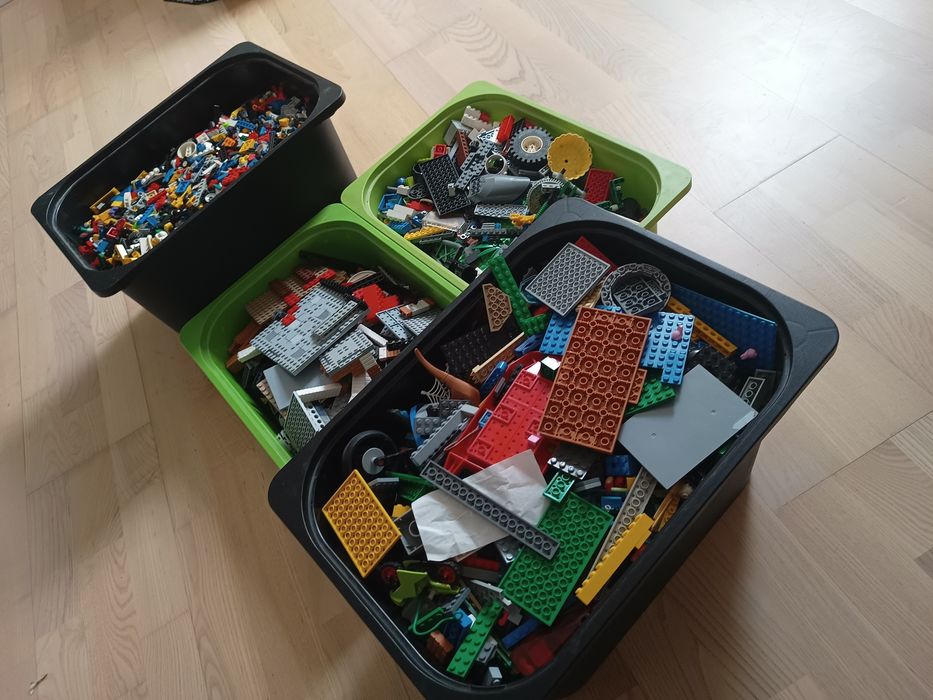 Klocki LEGO w bardzo dobrym stanie i siłowniki pneumatyczne LEGO