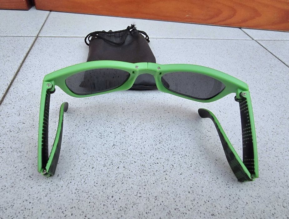 Óculos de sol pretos e verdes dobráveis Heineken - novos