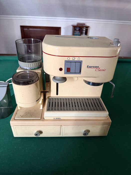 Máquina de café antiga (vintage)