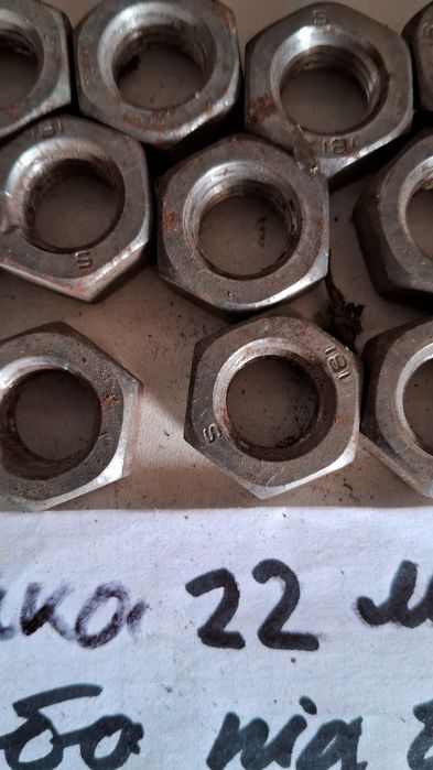 Гайка на 22мм,болт на 27мм