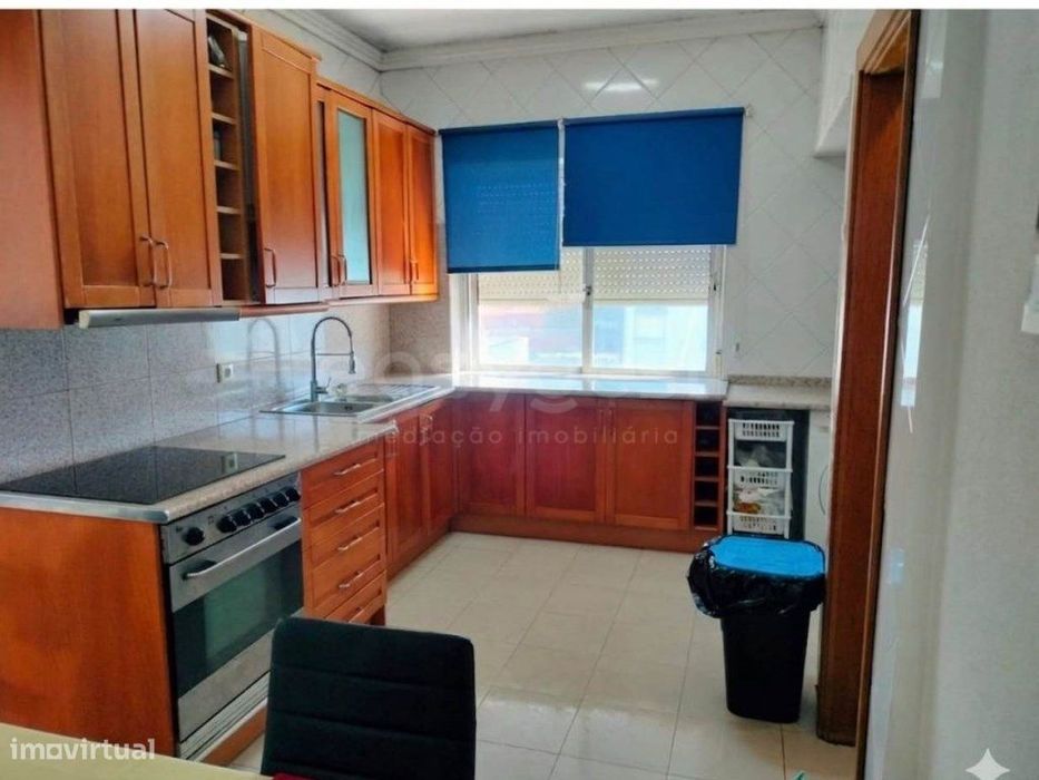 Apartamento central T2 na Moita em bom estado