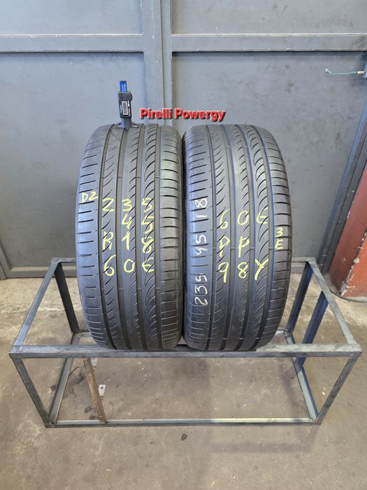8  Pneus 235/45R18 Seminovos