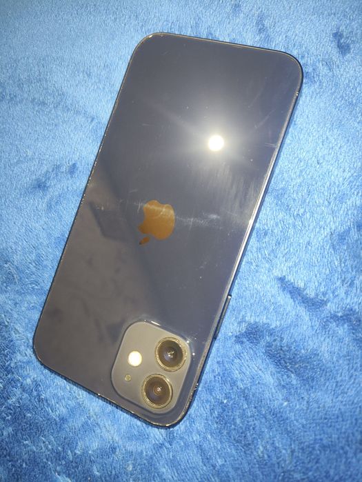 Обменяю айфон 12