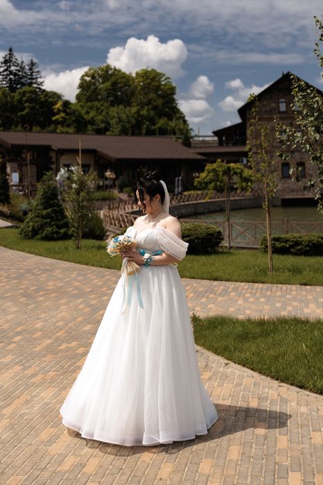 Весільна сукня,після хімчистки в хорошому стані