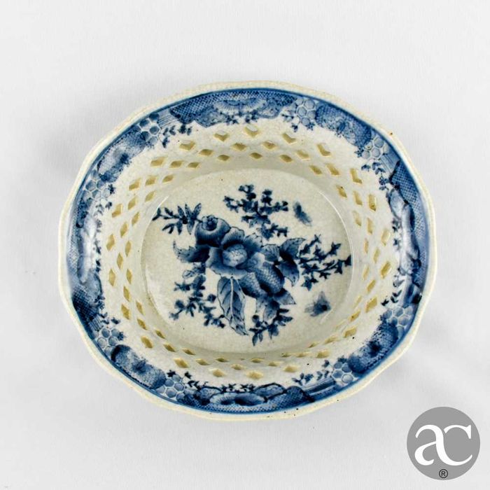 Cesta / Taça / Fruteiro vazada em porcelana da China