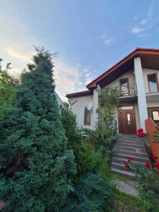 Продаж компактного котеджу