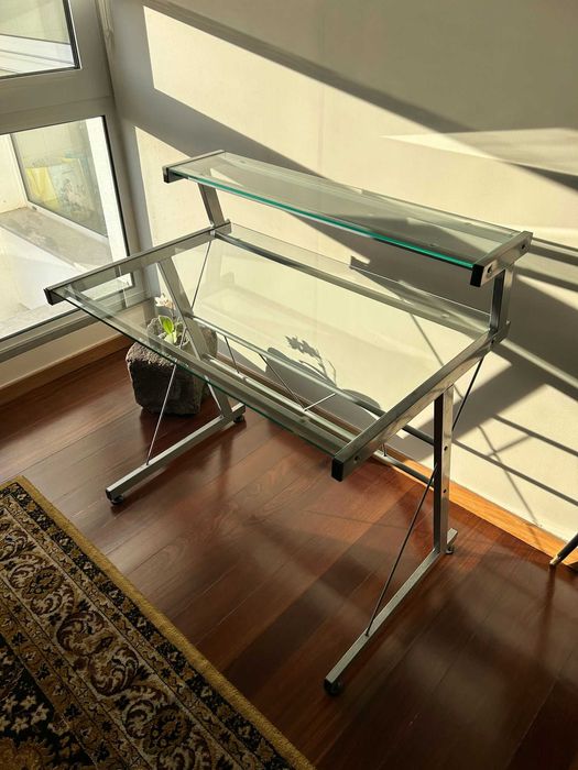 Secretária com Tampo em Vidro