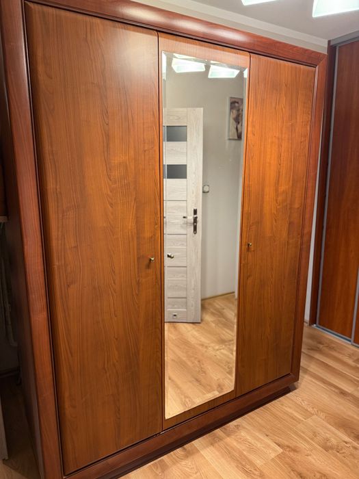 Sprzedam fantastyczną, pojemną szafę – idealna do przedpokoju,sypialni