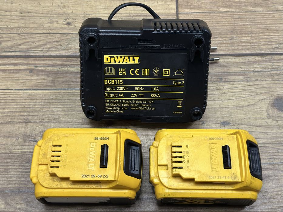 Zestaw | akumulatory 18V 2x 5AH z 2021r. / ładowarka DCB115 DeWalt