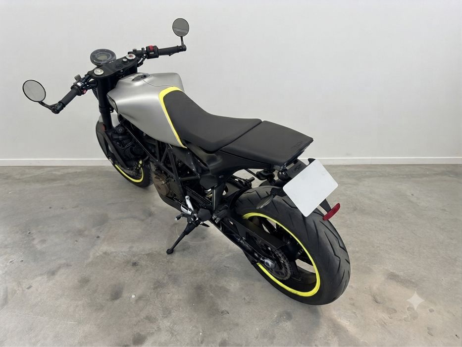 Husqvarna Vitpilen 701  impecavel