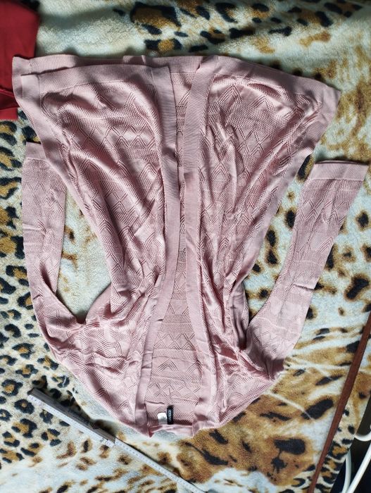 Łososiowa narzutka H&M