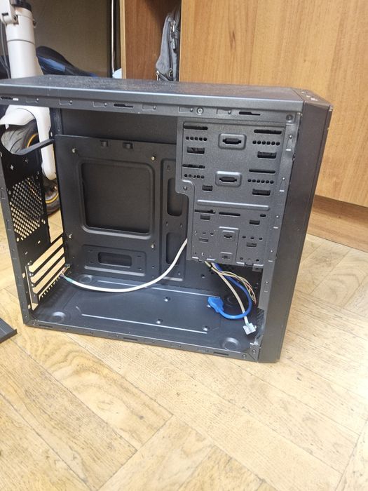 Компактний корпус для ігрового / офісного ПК