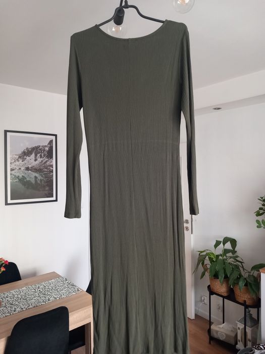 Dopasowana sukienka khaki rozm. 40